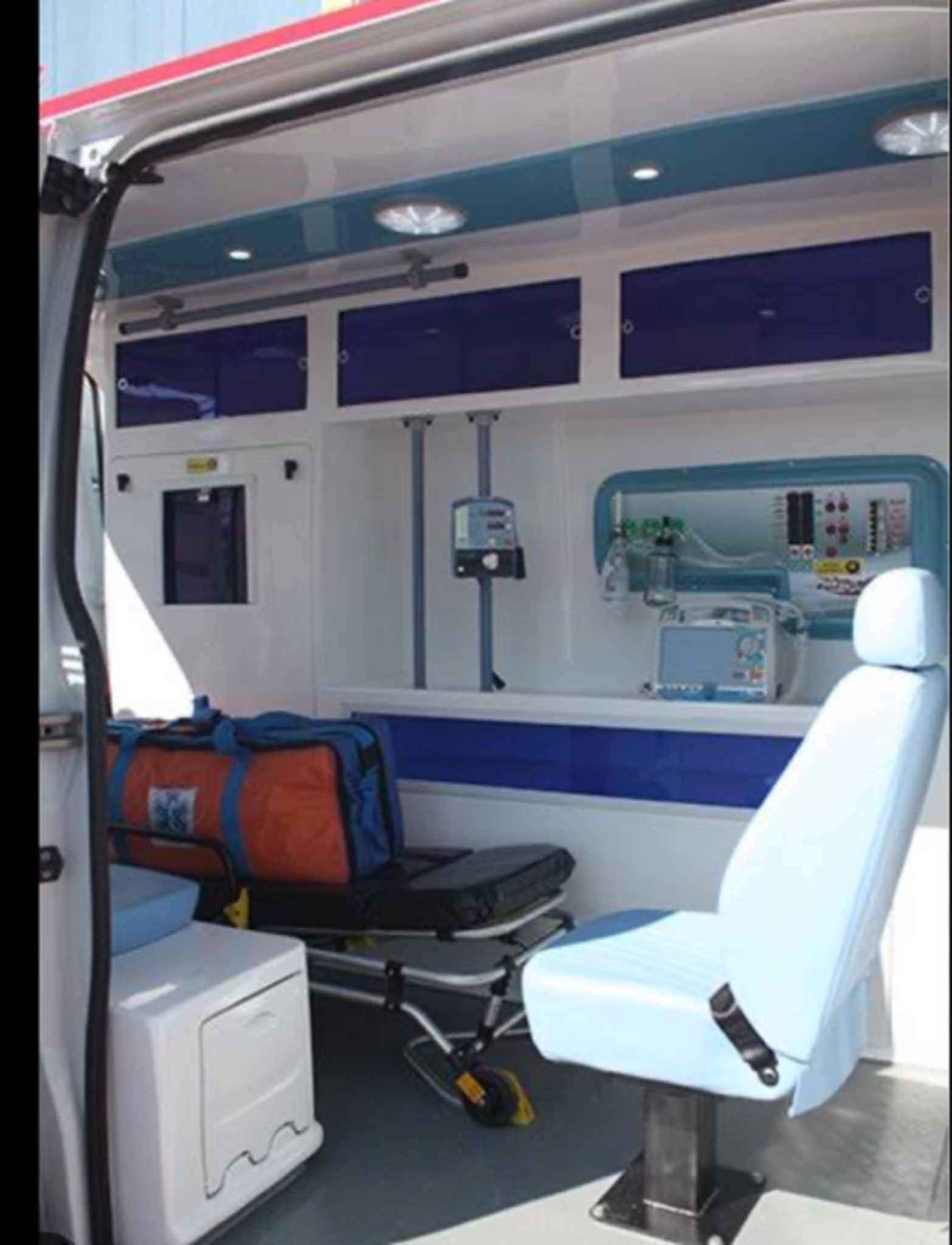 Interior com monitoracao e assento tecnico